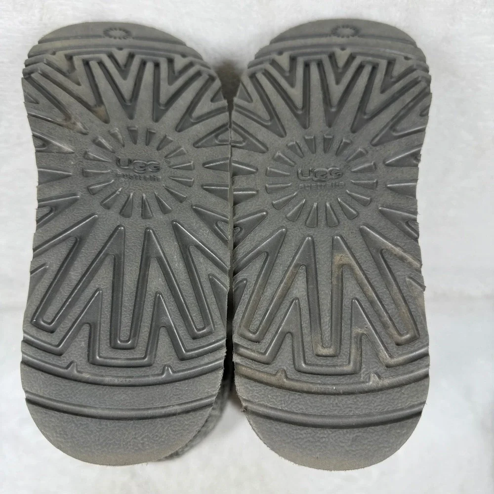 UGG Australia Cardy Grey Knit Button Boots S/N 5649 Kids Size 2 Mens 2